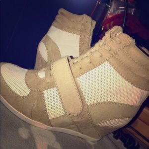 BRAND NEW Wedge Heals !